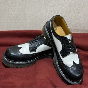 Black & White Dr. Martens Mens 9